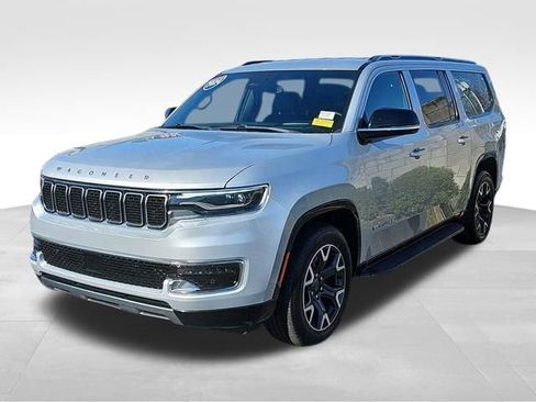 Used 2024 Jeep Wagoneer L Series III w/ Flexible Seating Group image 10