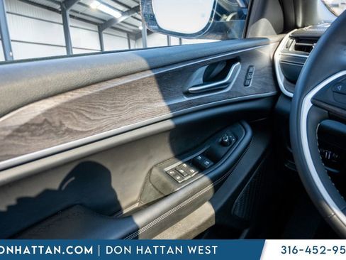 Used 2024 Jeep Grand Cherokee L Limited w/ Luxury Tech Group II AWD/4WD image 16
