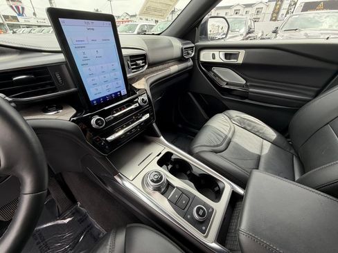 Used 2024 Ford Explorer Platinum w/ Technology Package AWD/4WD image 16