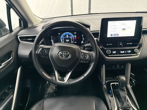 Used 2025 Toyota Corolla Cross XLE FWD image 22