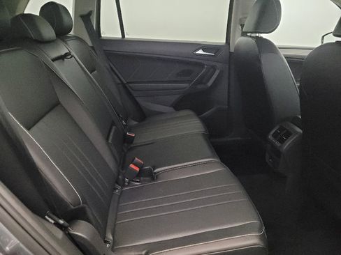 Used 2022 Volkswagen Tiguan SE w/ Panoramic Sunroof Package AWD/4WD image 19