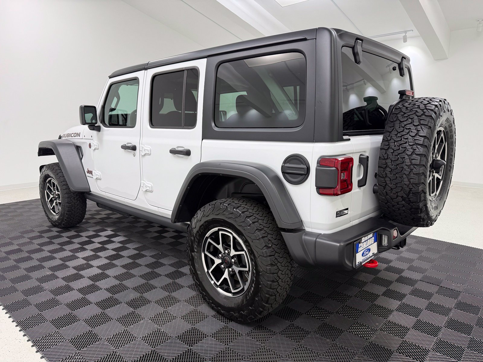 Used 2026 Jeep Wrangler Unlimited Rubicon AWD/4WD image 4