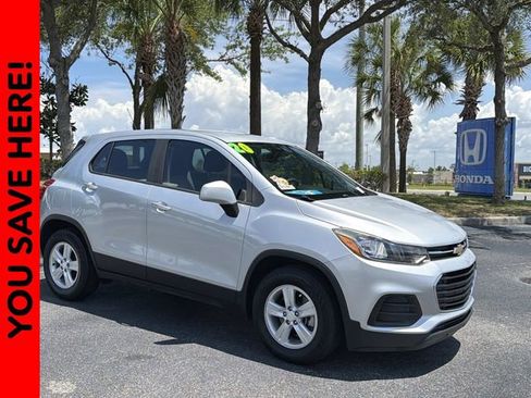 Used 2020 Chevrolet Trax LS FWD image 1