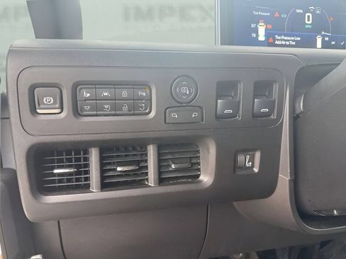 Used 2024 Chevrolet Brightdrop 600 w/ Commercial Equipment Package AWD/4WD image 11
