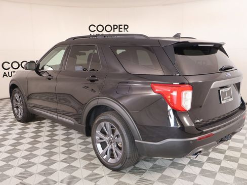 Used 2022 Ford Explorer XLT w/ Equipment Group 202A AWD/4WD image 24