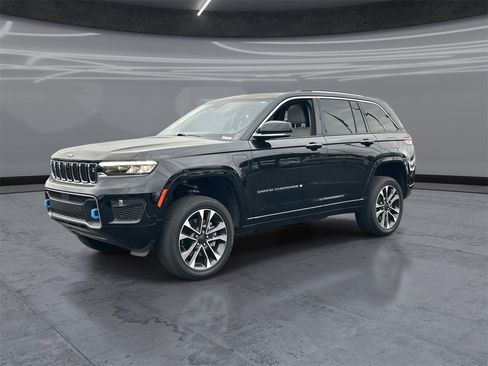 Used 2022 Jeep Grand Cherokee Overland w/ Advanced Protech Group III image 3