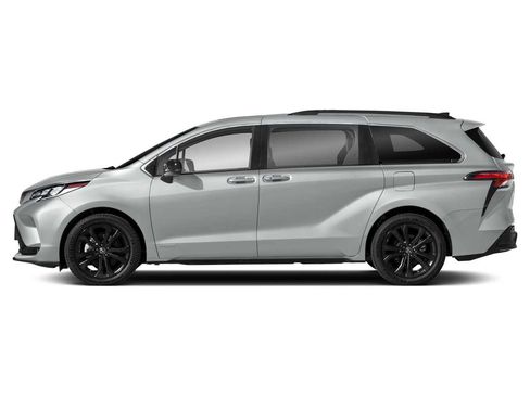 Used 2024 Toyota Sienna XSE AWD/4WD image 3