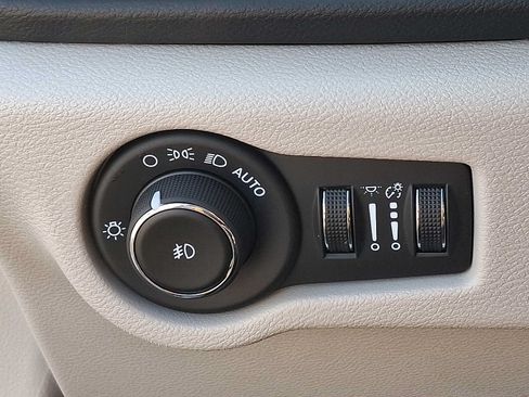 Used 2024 Chrysler Pacifica Touring-L FWD image 23