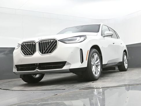 Certified 2025 BMW X3 xDrive30i w/ Premium Package image 48