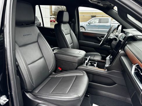 Used 2025 GMC Yukon Denali AWD/4WD image 16