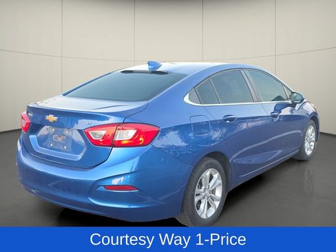 Used 2019 Chevrolet Cruze LT w/ Convenience Package FWD image 9