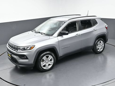 Used 2022 Jeep Compass Latitude w/ Convenience Group AWD/4WD image 40