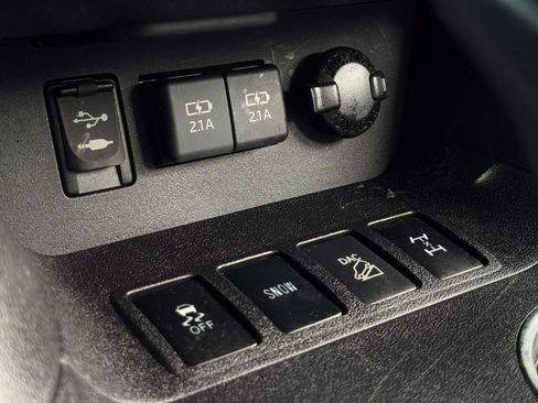 Certified 2019 Toyota Highlander SE AWD/4WD image 34