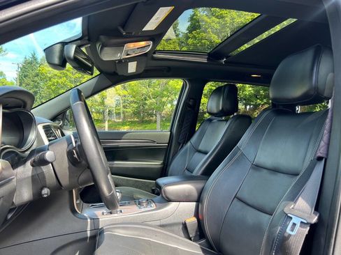 Used 2014 Jeep Grand Cherokee Limited w/ Luxury Group II image 9