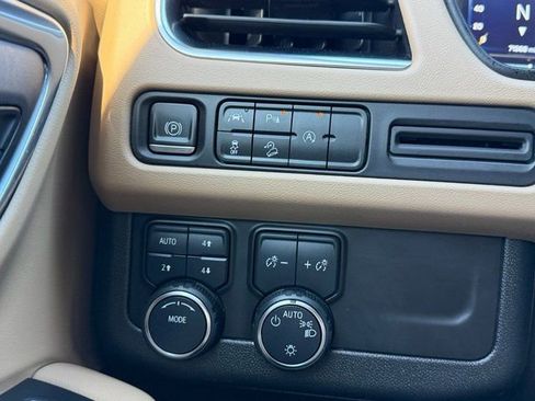 Used 2024 Chevrolet Suburban Premier image 37