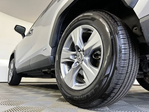Used 2025 Toyota RAV4 XLE AWD/4WD image 25