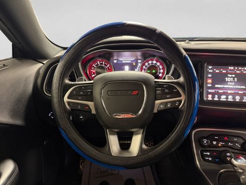 Used 2015 Dodge Challenger R/T Scat Pack w/ Leather Interior Group RWD image 18