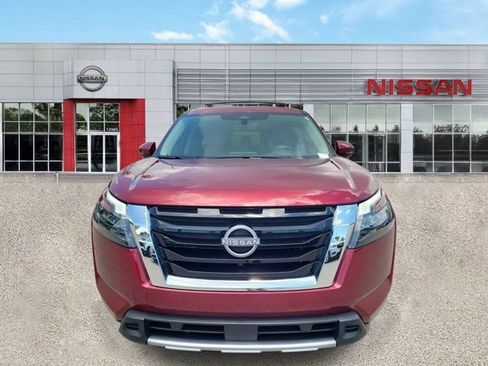 Certified 2025 Nissan Pathfinder Platinum w/ Cargo Package FWD image 7