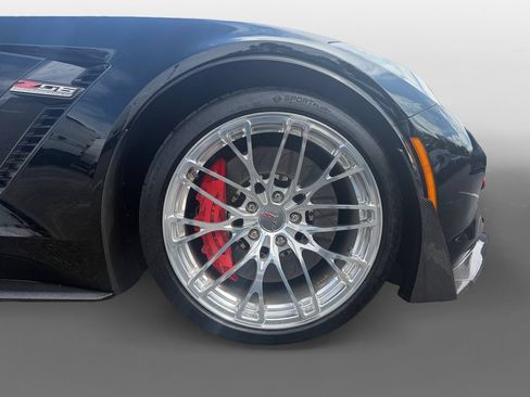 Used 2015 Chevrolet Corvette Z06 w/ 3LZ Preferred Equipment Group RWD image 15