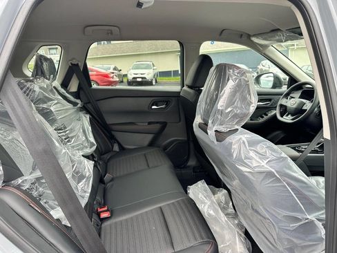 Used 2026 Nissan Rogue SV AWD/4WD image 4