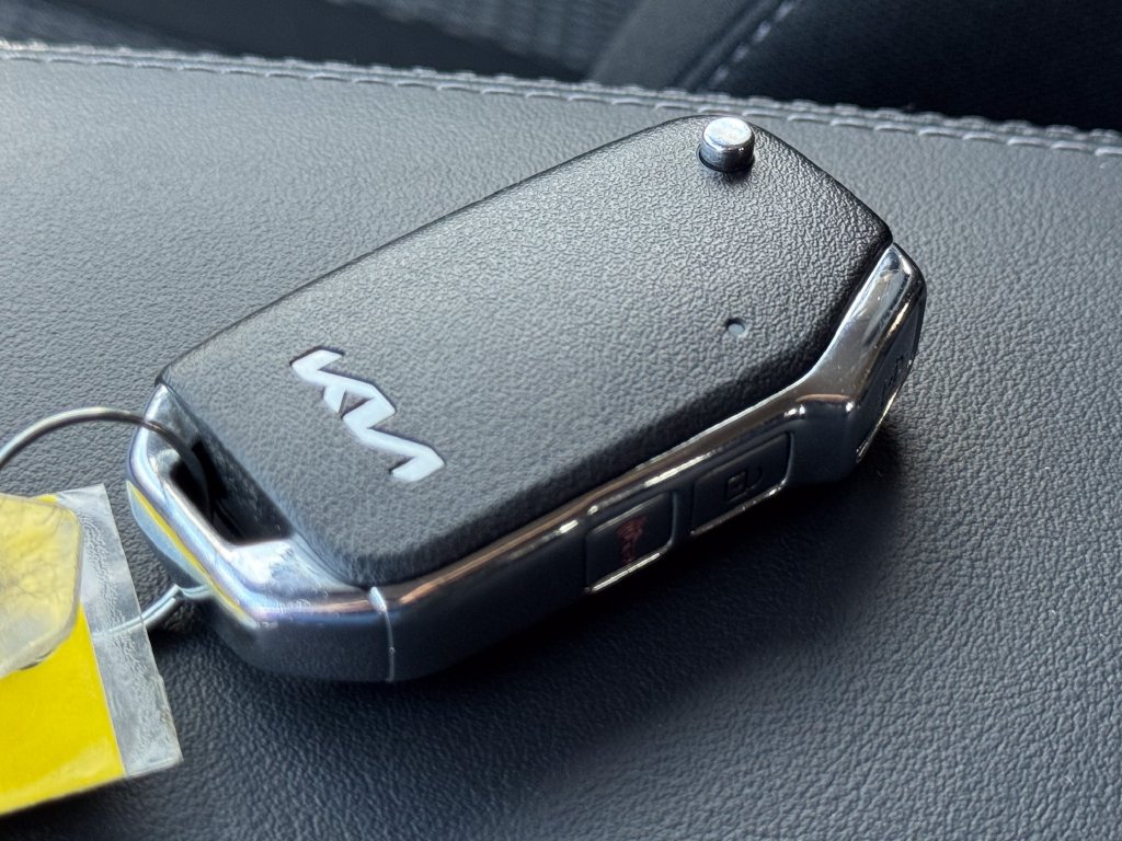 Used 2023 Kia Sorento LX FWD image 32