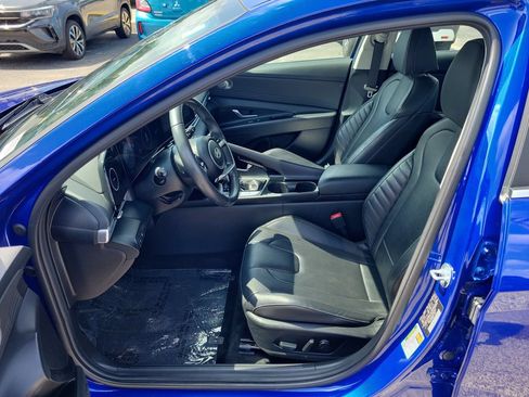 Used 2025 Hyundai Elantra Limited FWD image 14