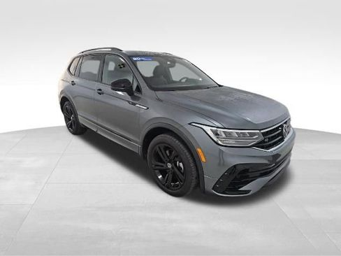 Used 2023 Volkswagen Tiguan SE R-Line FWD image 3