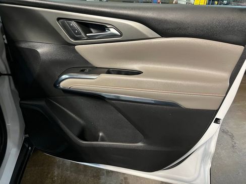 Used 2025 Chevrolet Traverse LT image 15