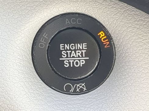 Used 2020 Jeep Cherokee Limited w/ Technology Group FWD image 27
