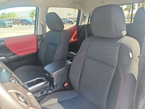 Used 2021 Toyota Tacoma SR5 RWD image 13