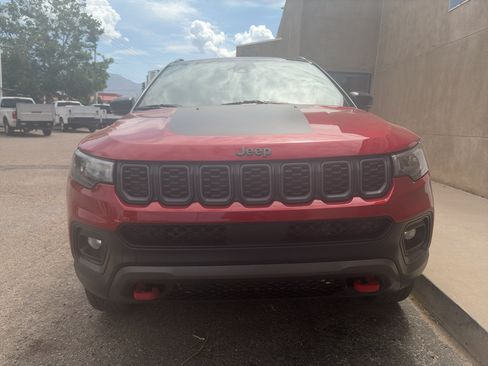 Used 2025 Jeep Compass Trailhawk AWD/4WD image 23