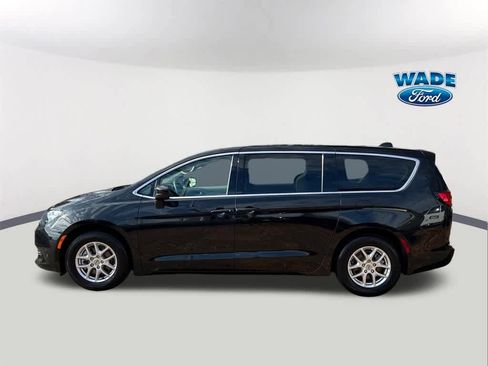Used 2023 Chrysler Voyager LX image 8