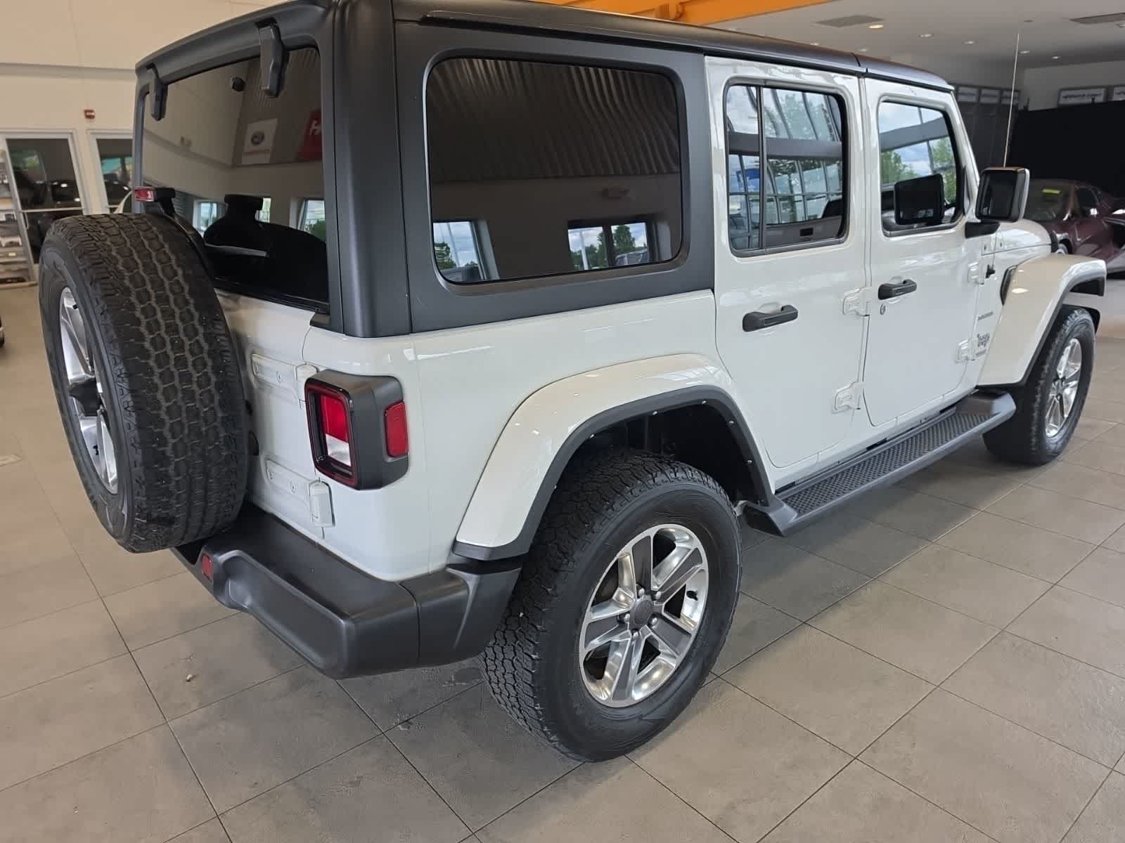Used 2022 Jeep Wrangler Unlimited Sahara w/ Cold Weather Group AWD/4WD image 7