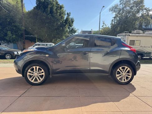 Used 2011 Nissan Juke SV FWD image 3