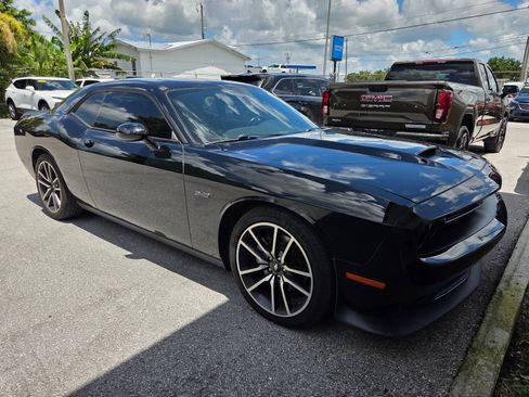 Used 2023 Dodge Challenger R/T RWD image 2