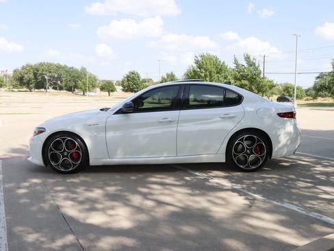 Used 2022 Alfa Romeo Giulia Veloce RWD image 4