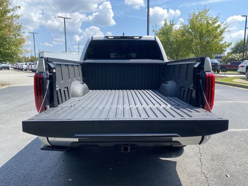 Used 2025 Toyota Tundra Limited AWD/4WD image 49