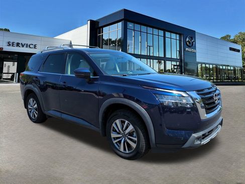 Used 2022 Nissan Pathfinder SL w/ Cargo Package FWD image 2