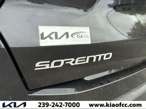 Certified 2025 Kia Sorento S image 11