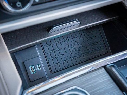 Used 2024 Ford Expedition Limited image 25