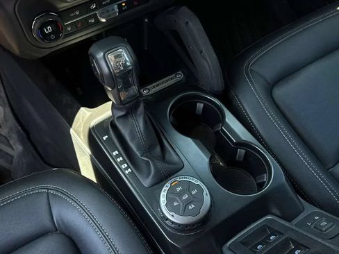 Used 2025 Ford Bronco Badlands AWD/4WD image 18