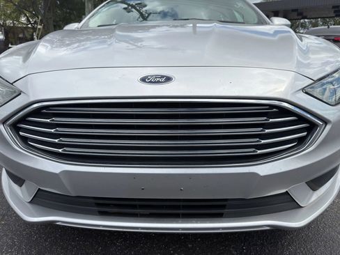 Used 2017 Ford Fusion SE image 16