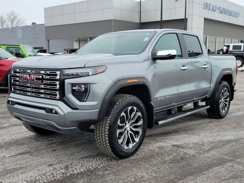 Used 2024 GMC Canyon Denali image 8