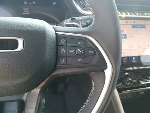 New 2023 Jeep Grand Cherokee Limited image 21