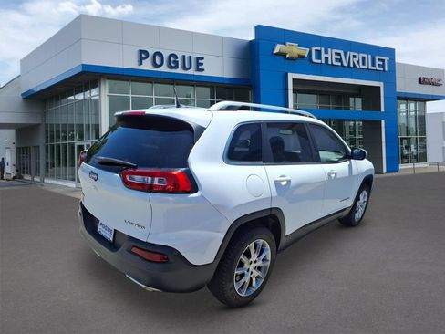 Used 2018 Jeep Cherokee Limited w/ Luxury Group AWD/4WD image 2