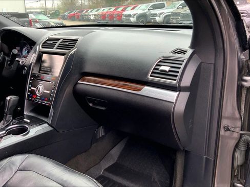 Used 2016 Ford Explorer Limited image 19