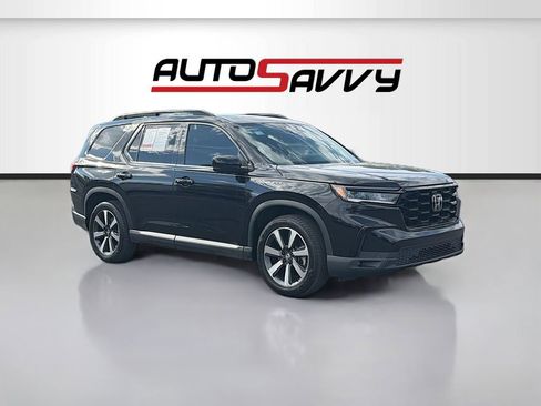 Used 2025 Honda Pilot Touring image 1