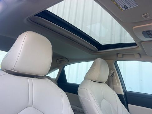 Used 2019 Toyota Avalon XLE w/ Moonroof Package FWD image 13