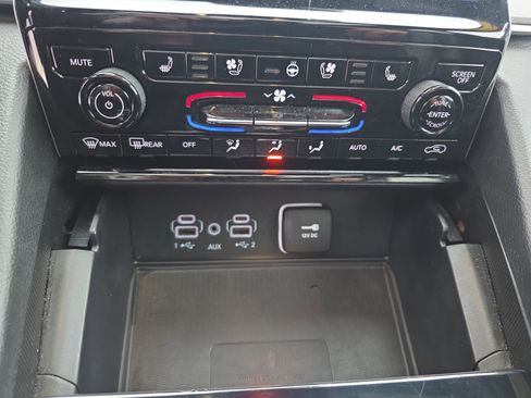 Used 2024 Jeep Grand Cherokee L Limited w/ Luxury Tech Group II image 27