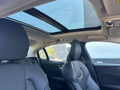 Used 2021 Volvo S60 T6 Inscription w/ Climate Package image 12